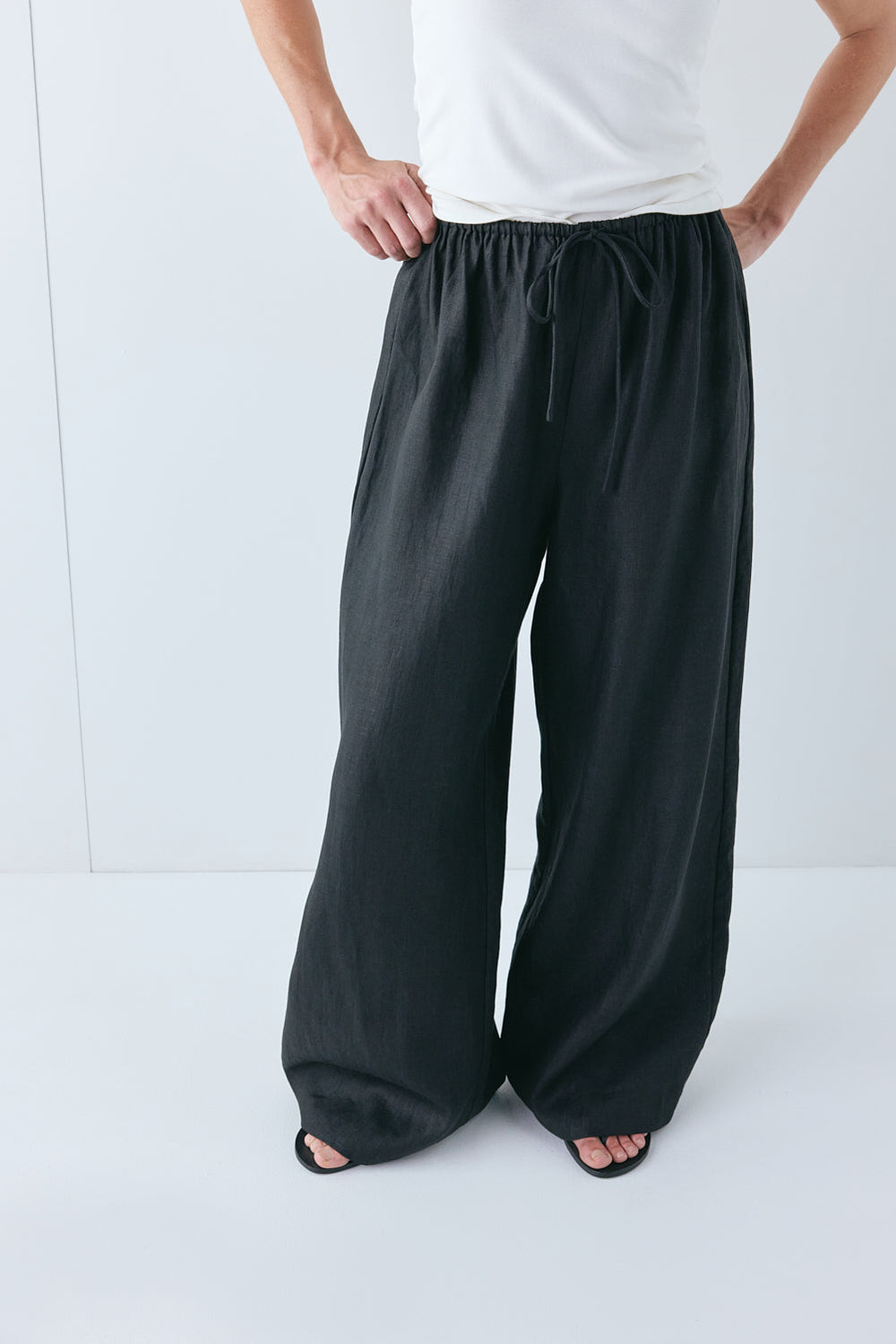Raya Linen Pants Black | VRG GRL US
