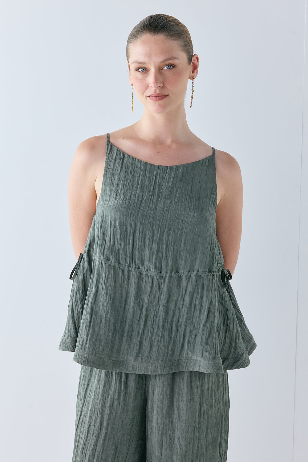 Indi Top Crinkle Khaki | VRG GRL online