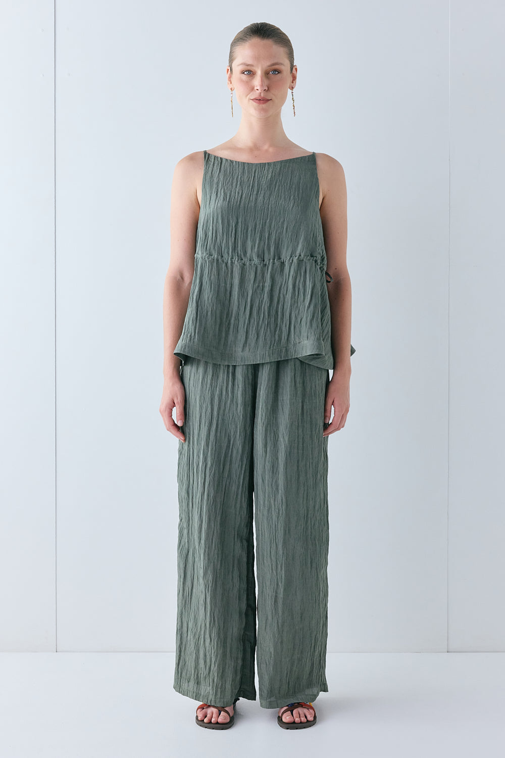 Indi Top Crinkle Khaki | VRG GRL online