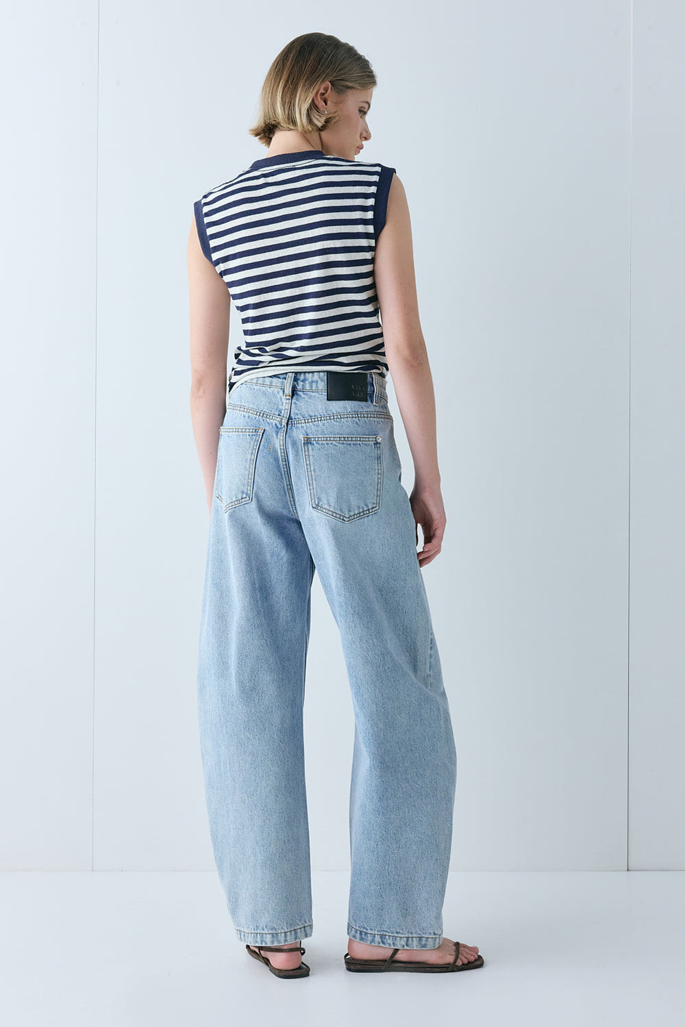 Sami Mid Rise Barrel Denim Jeans Washed Blue | VRG GRL sale