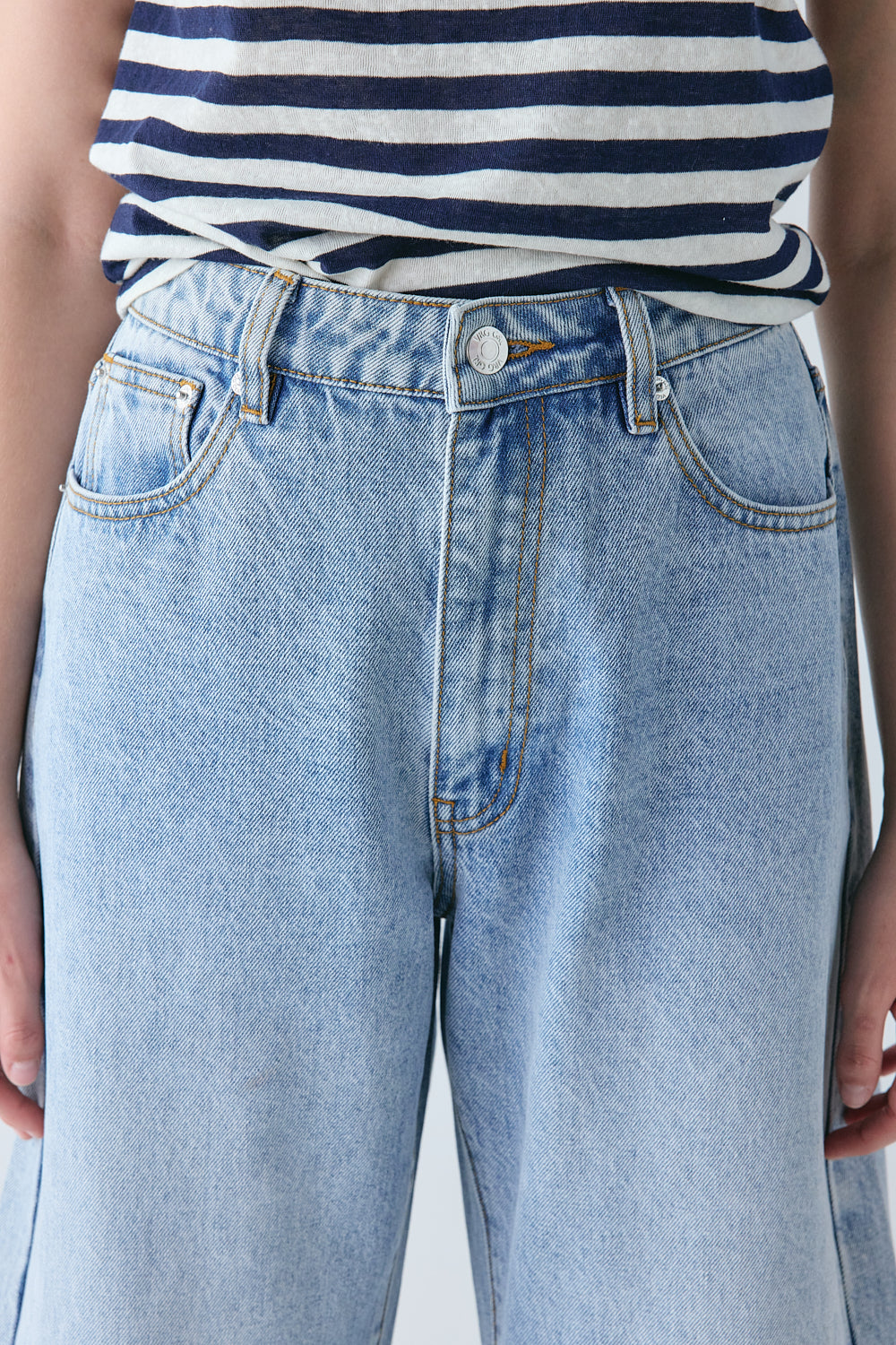 Sami Mid Rise Barrel Denim Jeans Washed Blue | VRG GRL sale