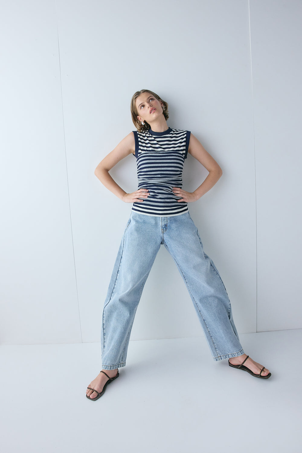 Sami Mid Rise Barrel Denim Jeans Washed Blue | VRG GRL sale