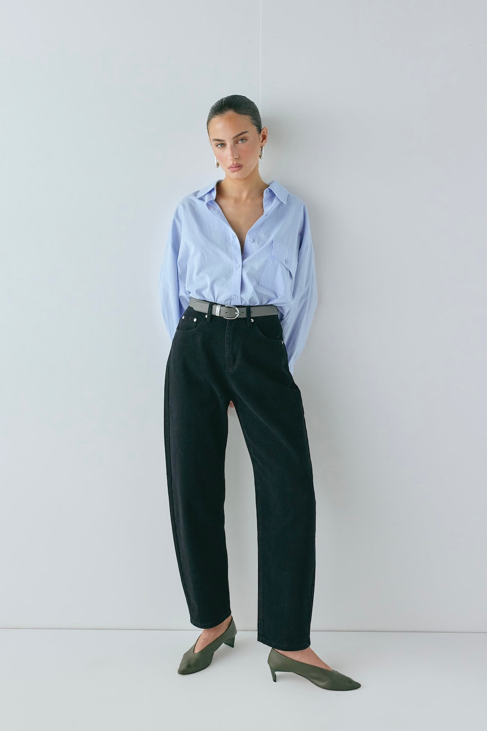 Lex Mid Rise Barrel Denim Jeans Black | VRG GRL online