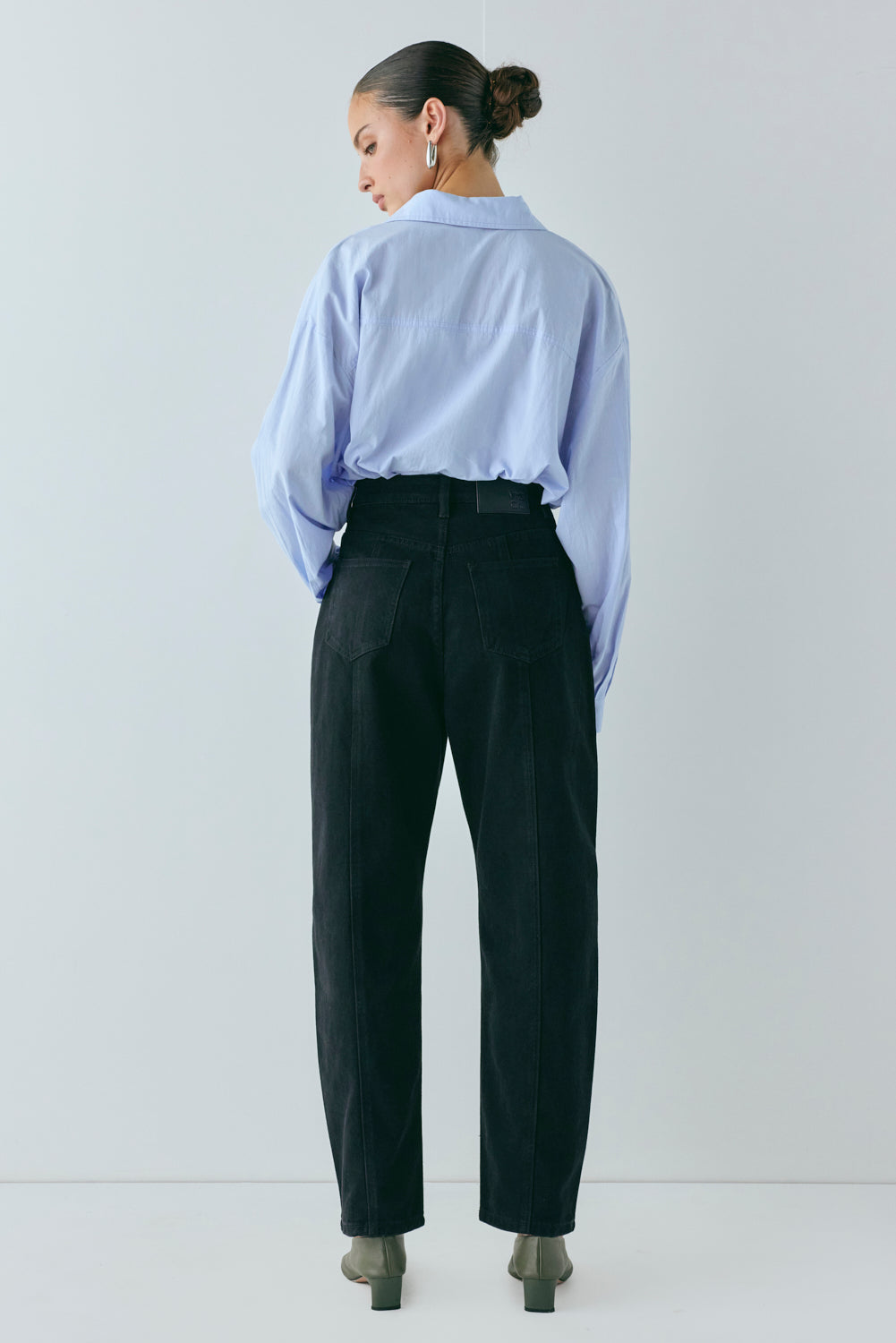 Lex Mid Rise Barrel Denim Jeans Black | VRG GRL online