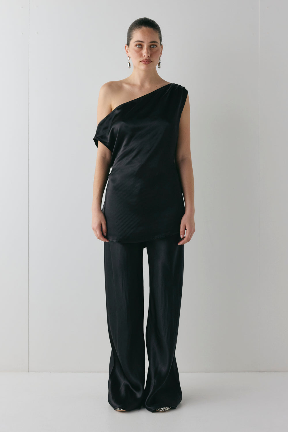 Rae Satin Pants Black | VRG GRL online