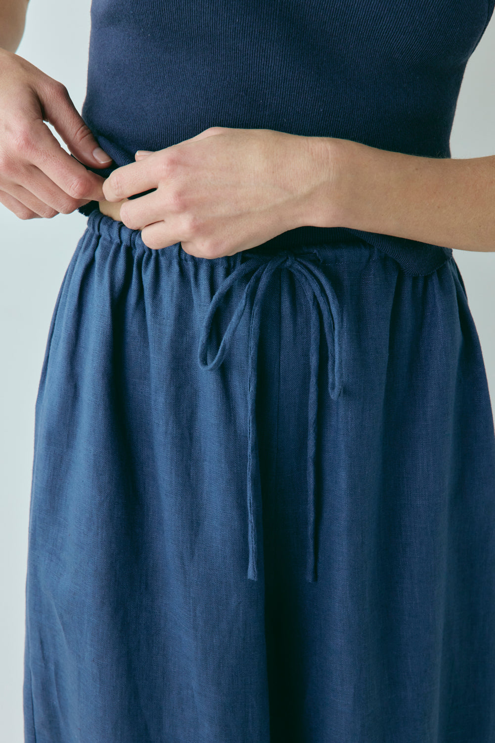 Raya Linen Pants Navy | VRG GRL US