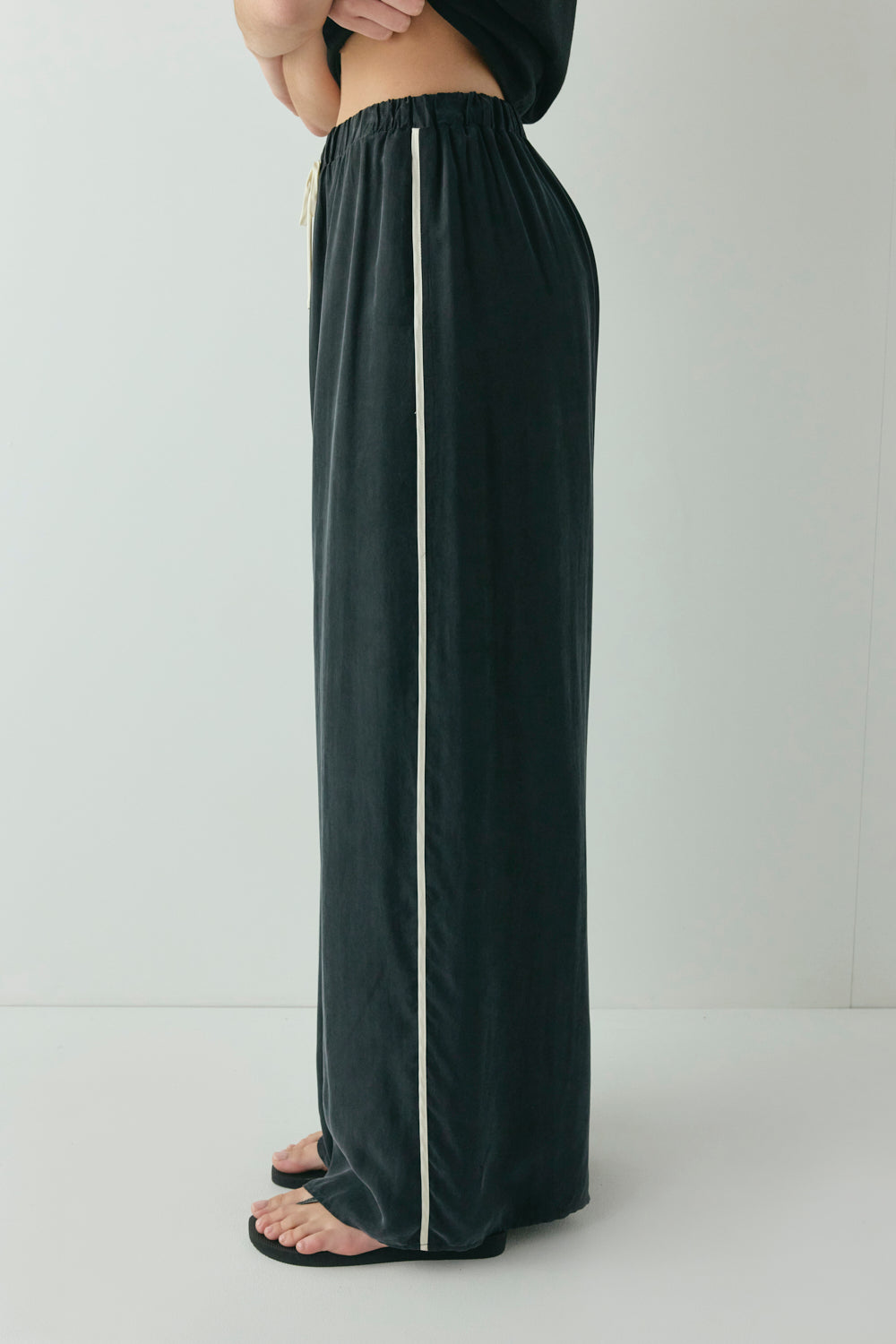 Moonscapes Pants Black | VRG GRL online