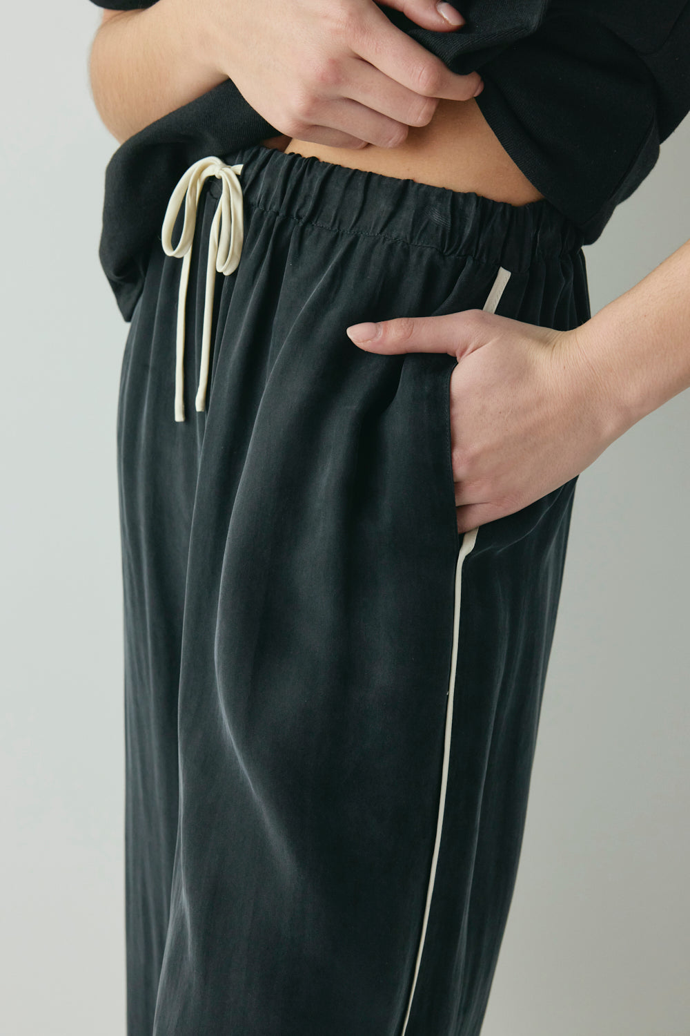 Moonscapes Pants Black | VRG GRL online