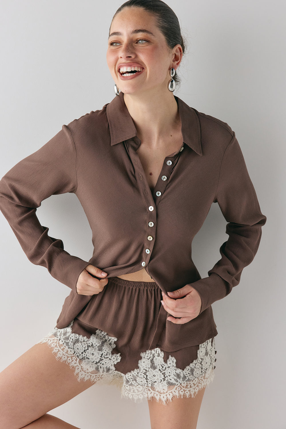 Monikh Lace Shorts Chocolate | VRG GRL US