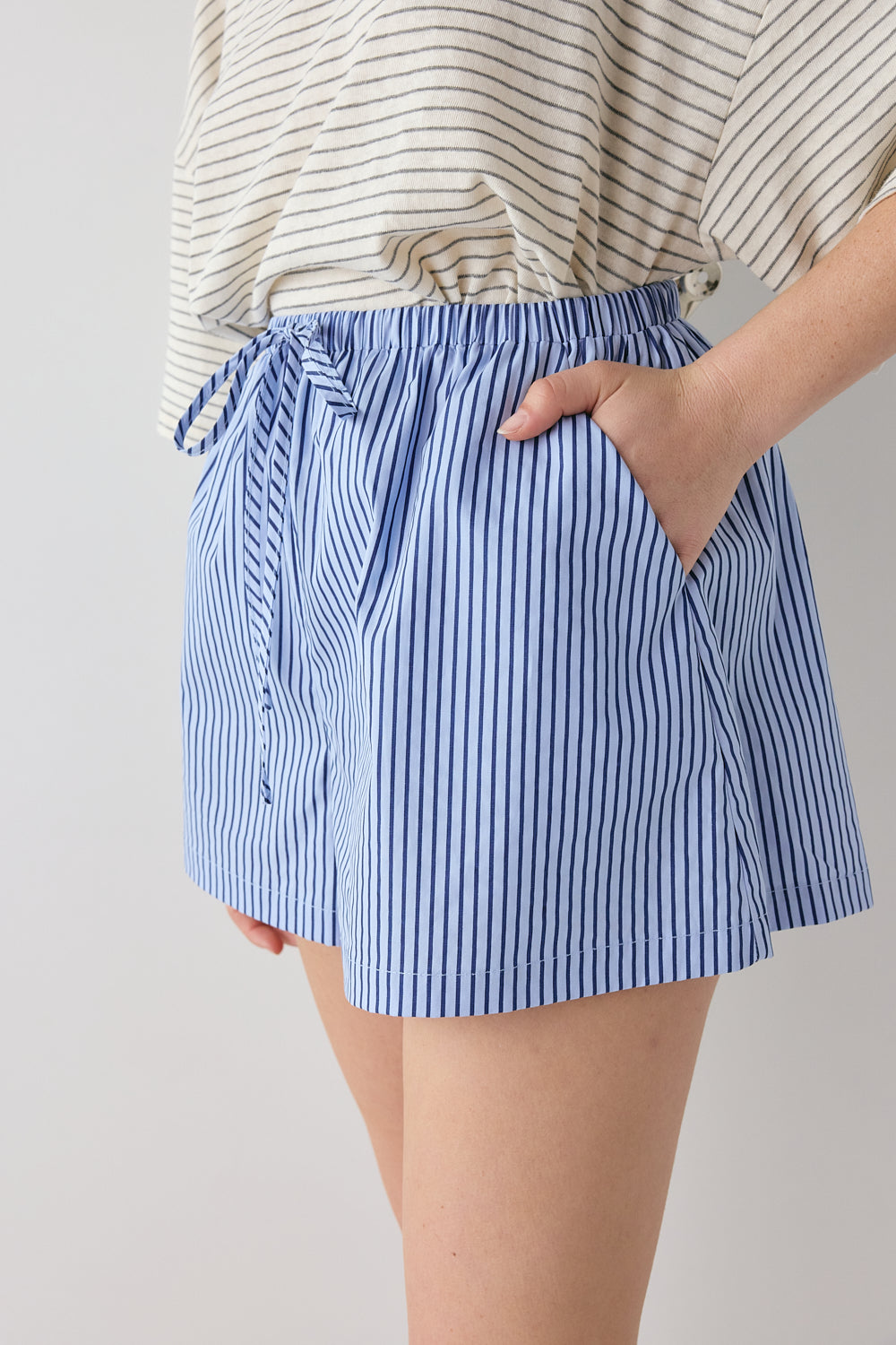 Annika Shorts Blue Stripe | VRG GRL online