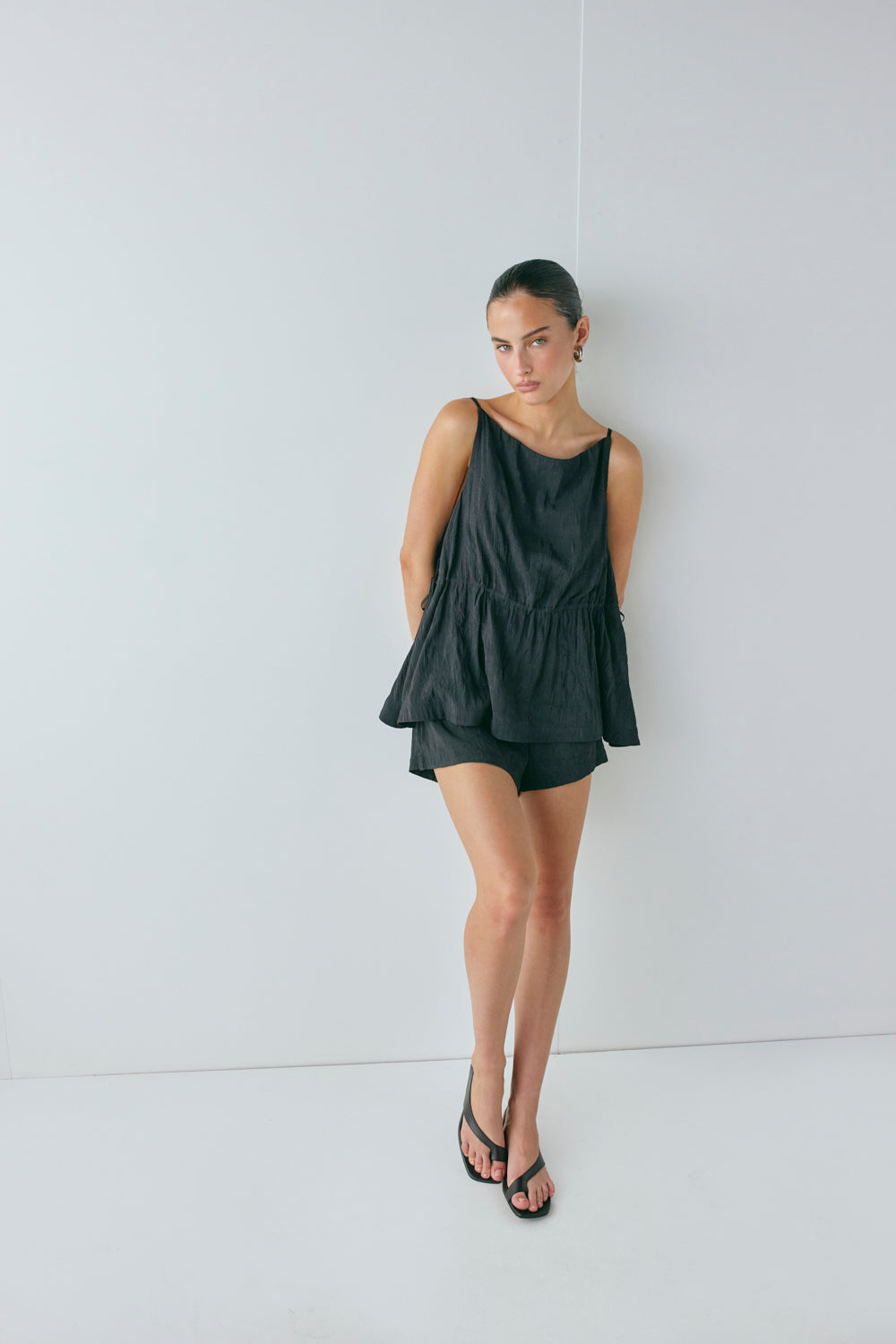 Annika Shorts Crinkle Black | VRG GRL online