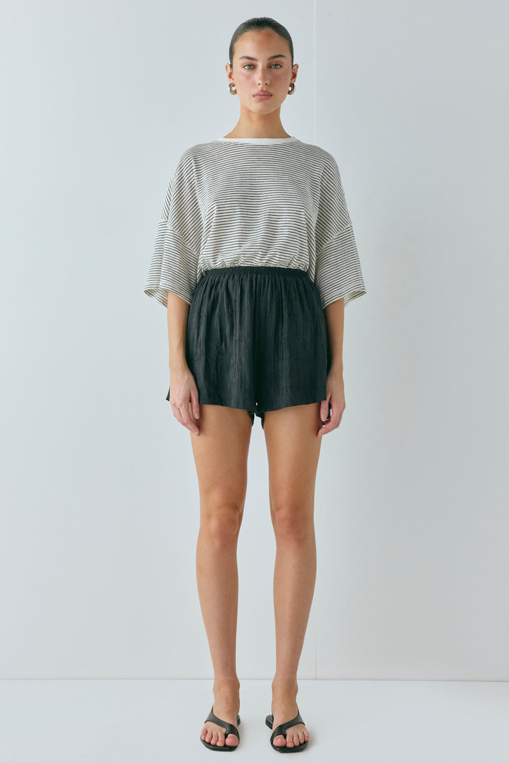 Annika Shorts Crinkle Black | VRG GRL online