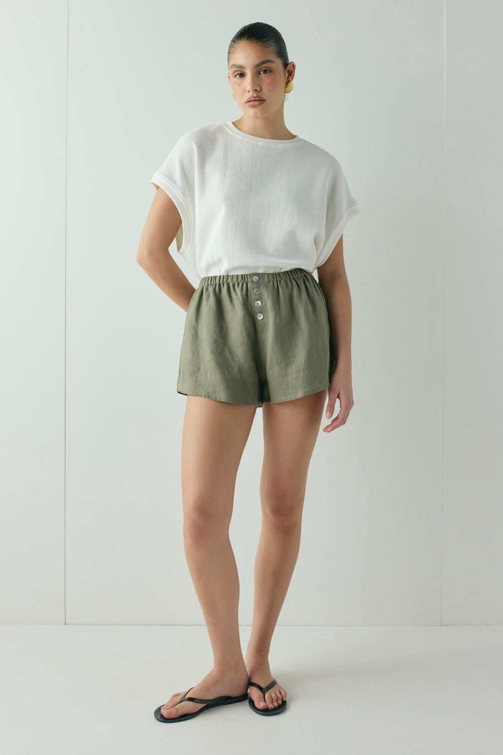 Eira Linen Shorts Khaki | VRG GRL for sale