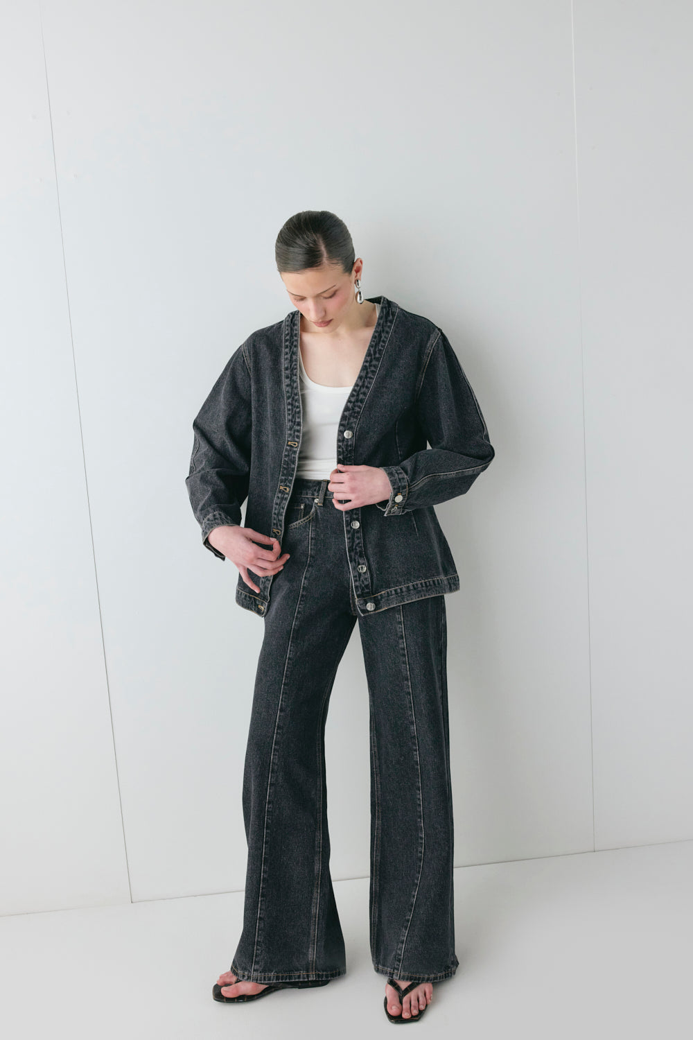 Vivien Denim Jacket Washed Black | VRG GRL online