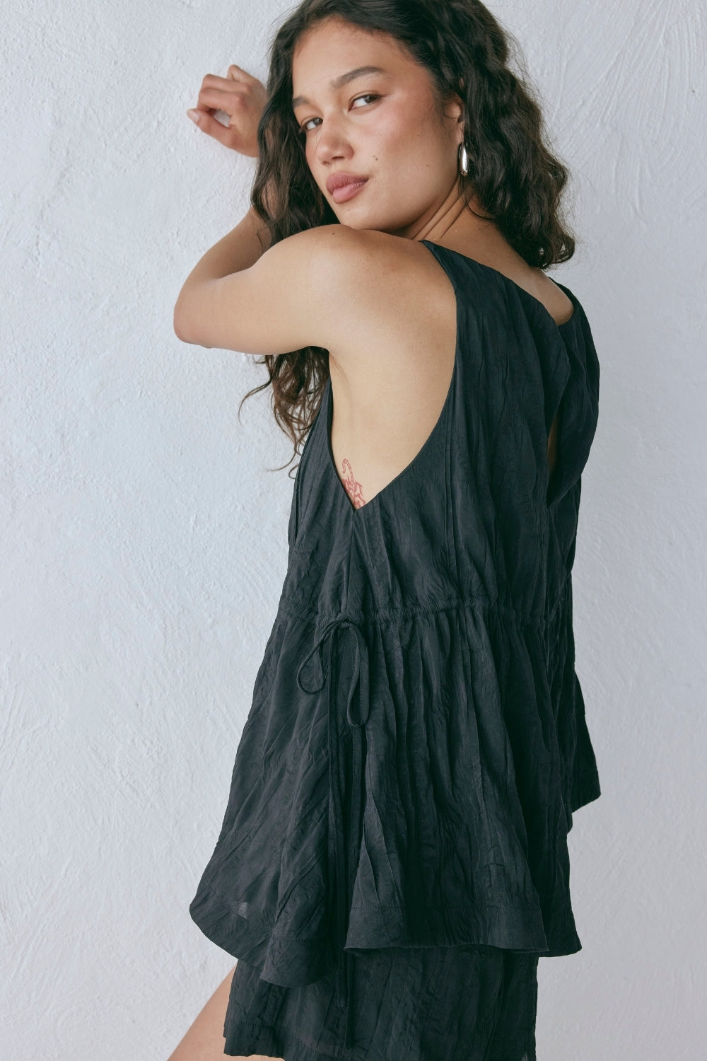 Indi Top Crinkle Black | VRG GRL on sale